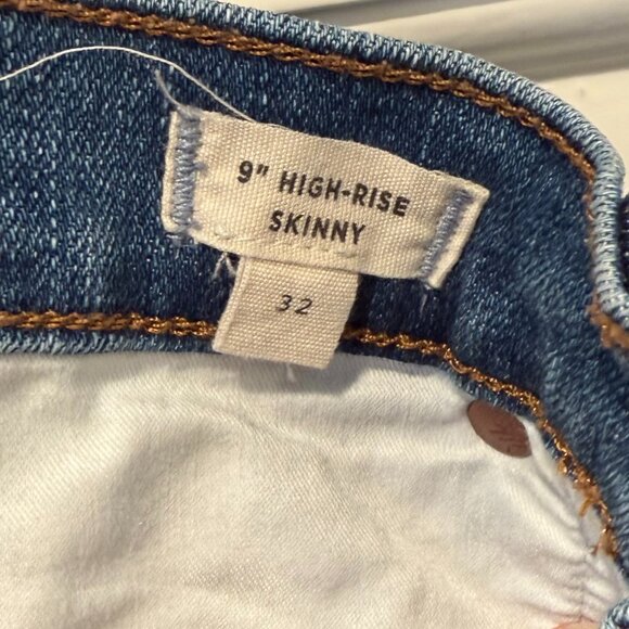 Madewell 9" High-Rise Skinny Jeans: Destructed-Hem Edition size 32 - Picture 6 of 8